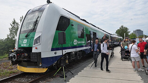 Na ostravsk&eacute;m veletrhu Rail Bussiness Days byl k viděn&iacute; i nov&yacute; bateriov&yacute; vlak pro Moravskoslezsk&yacute; kraj. (9. června 2026)