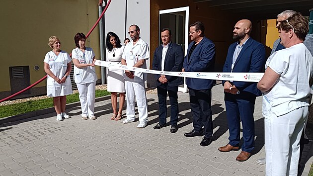 Rekonstrukce pavilonu, který otevřeli zástupci kraje a Karlovarské krajské nemocnice, stála včetně přístrojového vybavení více než čtvrt miliardy. (8. června 2026)