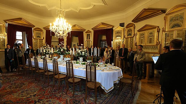 V místnosti, kde byl kdysi relikviář sv. Maura, vznikla slavnostní zámecká jídelna.