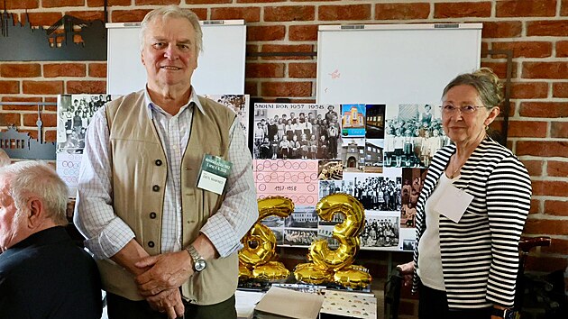 Jedn&iacute;m z prvn&iacute;ch spoluž&aacute;ků, kter&eacute; Marie Schneiderov&aacute; kontaktovala, byl Manfred Dietl, kter&yacute; žije v Německu. Před čtvrtstolet&iacute;m se pr&aacute;vě on pokusil ne&uacute;spě&scaron;ně uspoř&aacute;dat sraz tř&iacute;dy. (4. června 2026) 