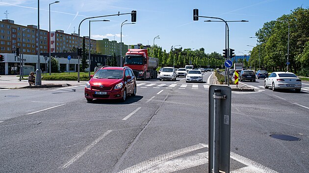 Křižovatka Velkomoravsk&eacute; a Rooseveltovy ulice v Olomouci je nejrizikověj&scaron;&iacute;m dopravn&iacute;m m&iacute;stem v Olomouck&eacute;m kraji. Často se tu totiž proj&iacute;žd&iacute; na červenou.