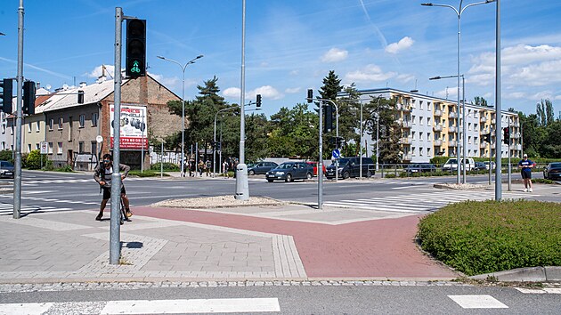 Křižovatka Velkomoravsk&eacute; a Rooseveltovy ulice v Olomouci je nejrizikověj&scaron;&iacute;m dopravn&iacute;m m&iacute;stem v Olomouck&eacute;m kraji. Často se tu totiž proj&iacute;žd&iacute; na červenou.