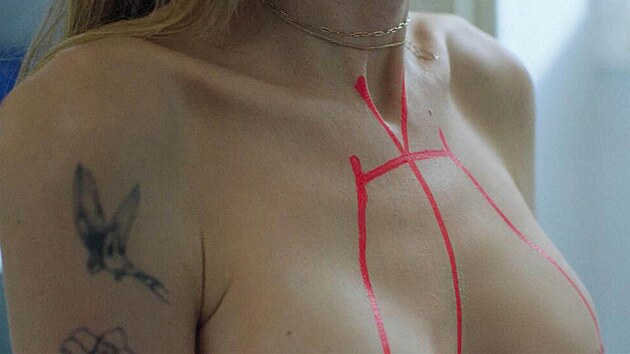 Angelina Jolie ve filmu Couture (2026)