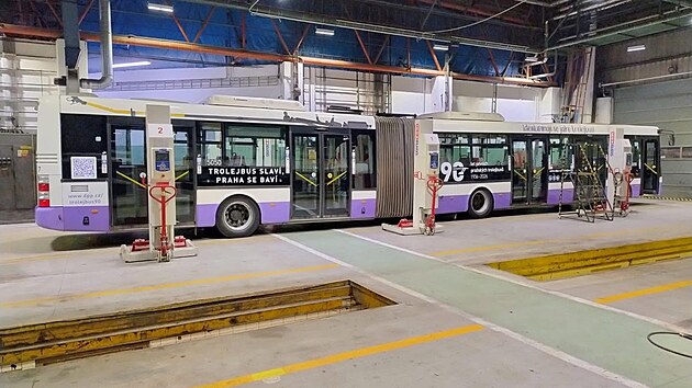 Pražsk&yacute; dopravn&iacute; podnik čel&iacute; kvůli sloganům kritice. (2026)
