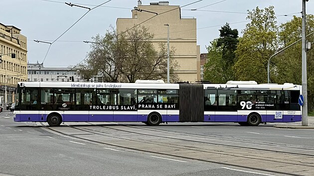 Pražsk&yacute; dopravn&iacute; podnik čel&iacute; kvůli sloganům kritice. (2026)