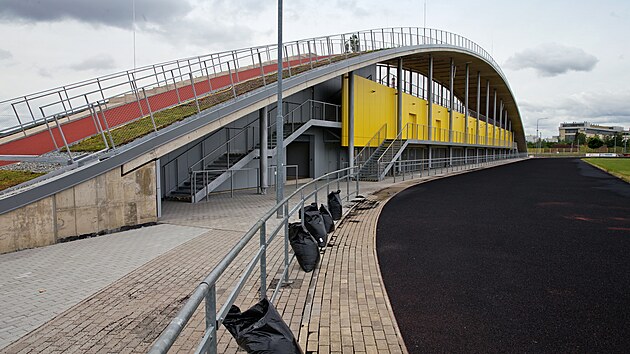 Nov&yacute; tr&eacute;ninkov&yacute; objekt v are&aacute;lu atletick&eacute;ho stadionu v Plzni-Skvrňanech. Jde &uacute;dajně o evropsky unik&aacute;tn&iacute; stavbu s tartanem na obloukov&eacute; stře&scaron;e. (3. června 2026)