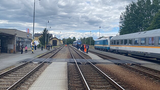 Správa železnic zahájila přestavbu úseku mezi Plzní, Nýřany a Chotěšovem. Vytížená příměstská železnice získá trolejové vedení, celkovou rekonstrukcí projdou stanice Vejprnice, Nýřany a zastávka Tlučná. (3. června 2026)