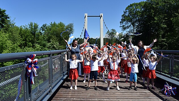 Je otevřeno! Souč&aacute;st&iacute; slavnostn&iacute;ho aktu bylo i vystoupen&iacute; tamn&iacute;ch dět&iacute;. (6. června 2026)