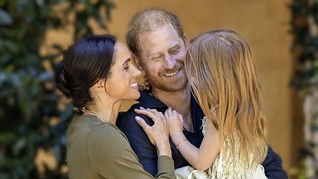 V&eacute;vodkyně ze Sussexu Meghan, princ Harry a jejich dcera Lilibet na sn&iacute;mku k 5. narozenin&aacute;m princezny (4. června 2026)