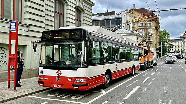 Zku&scaron;ebn&iacute; j&iacute;zda trolejbusu linky 53 na Strahov. (12. června 2026)