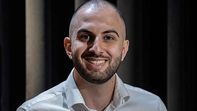 Mike Oganesjan, zn&aacute;m&yacute; jako MikeJeP&aacute;n byl hostem Rozstřelu.