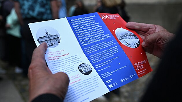 Tištěný leták k projektu architektonických procházek nabízí přehled tras i zajímavosti o místech, která lidé v Havlíčkově Brodě denně míjejí.