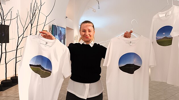 Petra Mazáčová, ředitelka Galerie moderního umění v Roudnici nad Labem a kurátorka výstavy Říp: kontext a současnost
