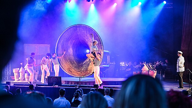 Oblíbený festival Moravské divadelní léto se přesouvá do areálu Letního kina v Olomouci.