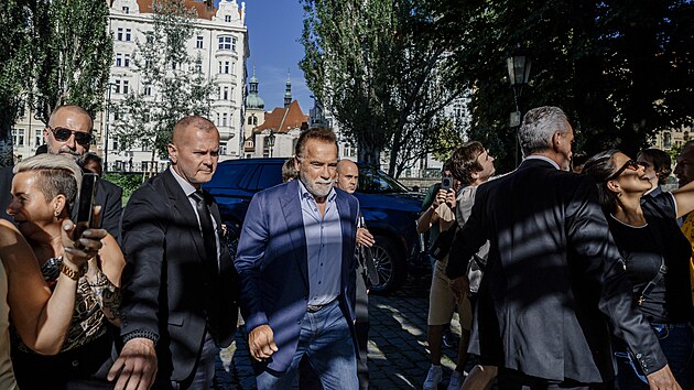 Hollywoodský herec, kulturista a bývalý guvernér Kalifornie Arnold Schwarzenegger přijel na akci Noc s legendou v Paláci Žofín. (18. června 2026)