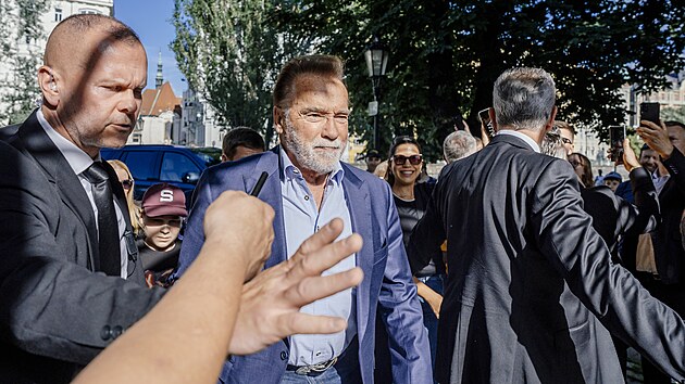 Hollywoodský herec, kulturista a bývalý guvernér Kalifornie Arnold Schwarzenegger přijel na akci Noc s legendou v Paláci Žofín. (18. června 2026)