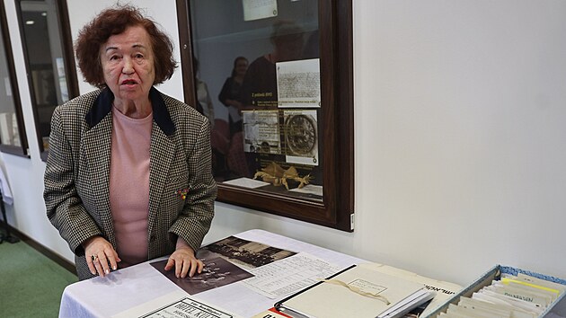 Badatelka Libuše Salomonovičová darovala Archivu města Ostravy jedinečnou soukromou kartotéku židovských obyvatel z Ostravska. (11. června 2026)