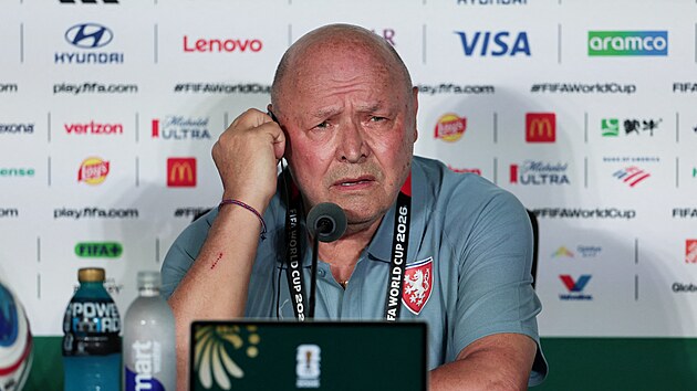 Miroslav Koubek na tiskové konferenci před zápasem s Koreou.