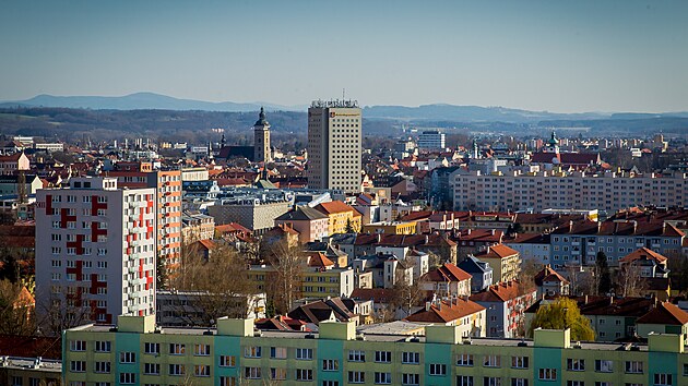 Pokud se maj&iacute; Budějovice zvět&scaron;ovat co do počtu obyvatel, je podle n&aacute;městka prim&aacute;torky Lubom&iacute;ra Bure&scaron;e nutn&yacute; vznik v&yacute;&scaron;kov&yacute;ch budov.