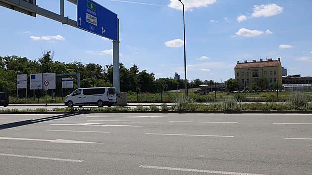 Brněnsk&eacute; autobusov&eacute; n&aacute;draž&iacute; u Grandu se přesune na nyn&iacute; nevyužitou plochu mezi ulicemi Dornych a Plotn&iacute; vedle prodejny Lidl. Prostranstv&iacute; se nach&aacute;z&iacute; v těsn&eacute; bl&iacute;zkosti Zvonařky.