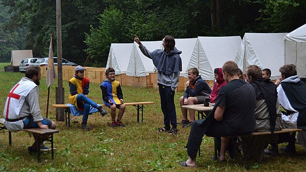 Letní tábory pořádají přibyslavští skauti pravidelně. Letos poprvé však budou hostit i své přátelé z partnerského města v Nizozemsku.