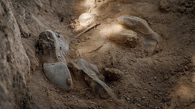 Archeologick&yacute; průzkum v Nov&eacute; V&iacute;sce potvrdil, že u Kauznerova kř&iacute;že lež&iacute; ostatky čtyř mužů.
