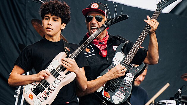 Tom Morello se synem Romanem na Rock for People (12. června 2026).