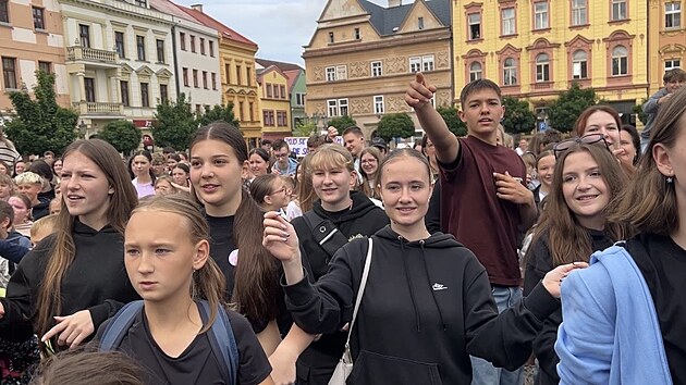 Akce Roztancuj Českou republiku 2026 v pátek dopoledna zaplnila Resselovo náměstí v Chrudimi. (12. června 2026)