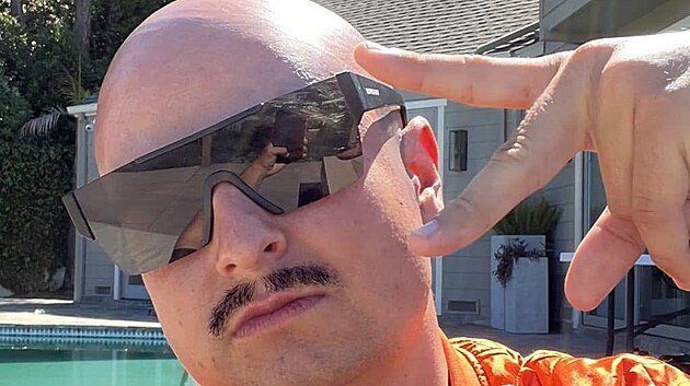 Čas ukázat pravé já, napsal k této fotce Oliver Tree 15. srpna 2023