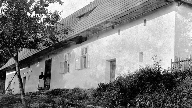 Rodný dům Františka Bartoše v Mladcové u Zlína v roce 1885.