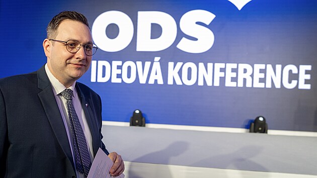 Program konference je rozdělen do tematických bloků podle stínových ministerstev. Vyvrcholí diskusí k ideovému směřování strany a představením Modrého kodexu ODS. Na snímku Jan Lipavský. (13. června 2026)
