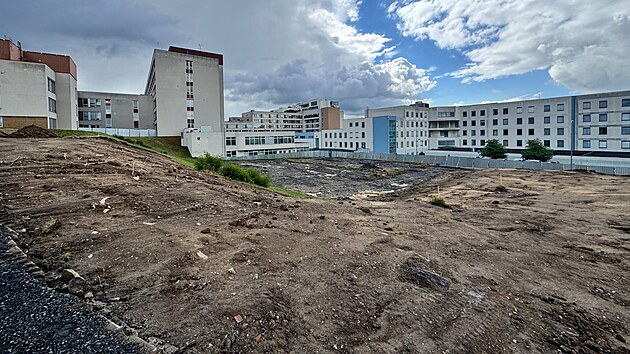 Zah&aacute;jen&iacute; stavby pavilonu chirurgick&yacute;ch oborů ve Fakultn&iacute; nemocnici Plzeň-Lochot&iacute;n za 4,3 miliardy korun. Hotovo m&aacute; b&yacute;t v roce 2030. (11. června 2026)