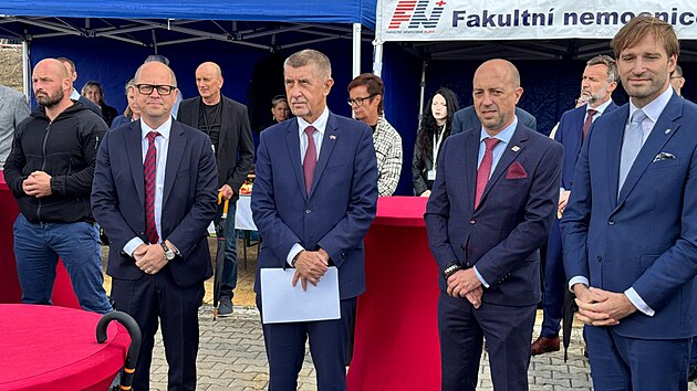 Zah&aacute;jen&iacute; stavby pavilonu chirurgick&yacute;ch oborů ve Fakultn&iacute; nemocnici Plzeň-Lochot&iacute;n za 4,3 miliardy korun se dnes &uacute;častnil i premi&eacute;r Andrej Babi&scaron;. (11. června 2026)