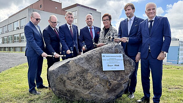 Zahájení stavby pavilonu chirurgických oborů ve Fakultní nemocnici Plzeň-Lochotín za 4,3 miliardy korun se účastnil také premiér Andrej Babiš. (11. června 2026)