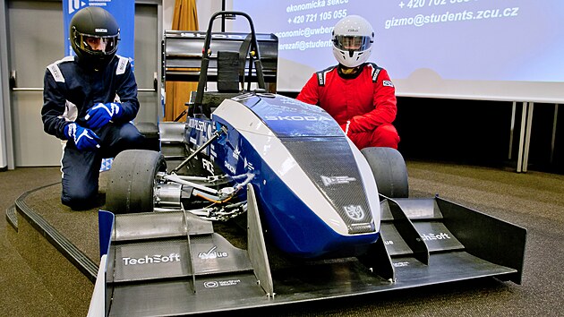 Studenti Západočeské univerzity v Plzni představili nový monopost s elektropohonem pro letošní sezonu mezinárodních studentských soutěží Formula student. (12. června 2026)