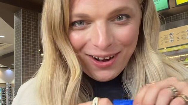 Gwyneth McMullenová před cestou na Slovensko (10. června 2026)