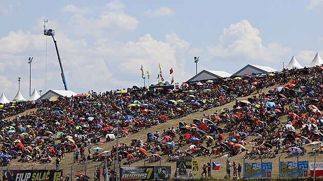 Pořadatel&eacute; leto&scaron;n&iacute;ho ročn&iacute;ku brněnsk&eacute; MotoGP hl&aacute;s&iacute; hlubok&yacute; propad v n&aacute;v&scaron;těvnosti. Během cel&eacute;ho v&iacute;kendu napoč&iacute;tali 171 tis&iacute;c fanou&scaron;ků, o t&eacute;měř 50 tis&iacute;c m&eacute;ně než loni. (21. června 2026)