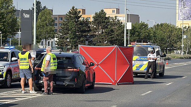 Tragick&aacute; dopravn&iacute; nehoda osobn&iacute;ho vozu a chodce ve Lhoteck&eacute; ulici v Praze. (26. června 2026)