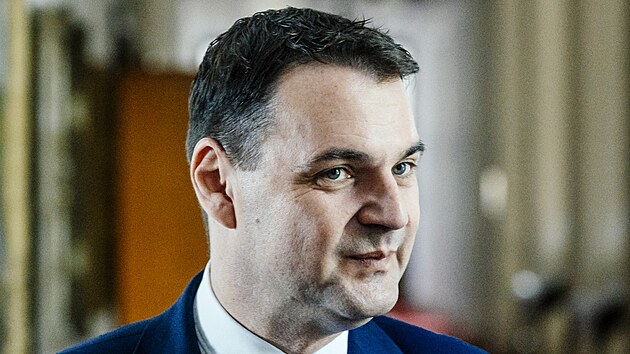 Ministr zahraničí Petr Macinka (Motoristé) na zasedání vlády, která se bude mimo jiné zabývat rolí prezidenta Petra Pavla v české delegaci na summitu NATO v Ankaře. (29. června 2026)