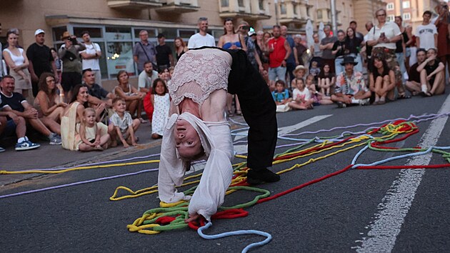 Ostrava-Poruba o v&iacute;kendu ožila dal&scaron;&iacute;m ročn&iacute;kem Festivalu v ulic&iacute;ch, kter&yacute; i přes tropick&aacute; vedra přil&aacute;kal davy n&aacute;v&scaron;těvn&iacute;ků na koncerty, pouličn&iacute; akrobacii a charitativn&iacute; zmrzlinu pro sb&iacute;rku Srdce pro Porubu.(27. červen 2026)