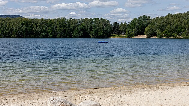 Do are&aacute;lu Krist&yacute;na u Hr&aacute;dku nad Nisou se m&iacute;stn&iacute; i turist&eacute; vracej&iacute; kvůli čist&eacute; vodě, z&aacute;zem&iacute; i postupn&eacute;mu modernizov&aacute;n&iacute; m&iacute;sta.