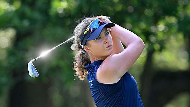 Sára Kousková si přihrává na green na Czech Ladies Open v Berouně.