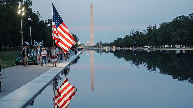 Jezírko u Lincolnova památníku ve Washingtonu (23. června 2026)