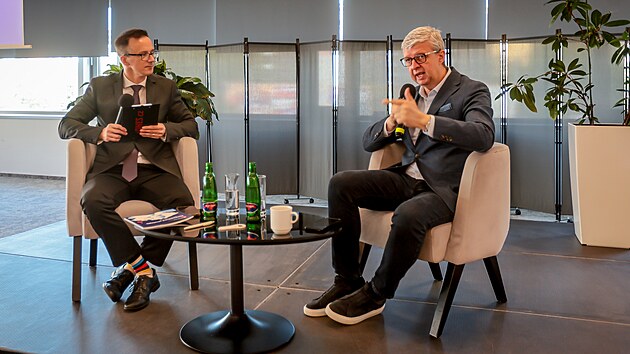 Setk&aacute;n&iacute; iDNES Lounge Premium se konalo v p&aacute;tek v českobudějovick&eacute;m Clarion Congress Hotelu. Vicepremi&eacute;r a ministr průmyslu a obchodu Karel Havl&iacute;ček (ANO) tam debatoval s podnikateli a představiteli veřejn&eacute;ho sektoru. Akci moderoval Vladim&iacute;r Vok&aacute;l.