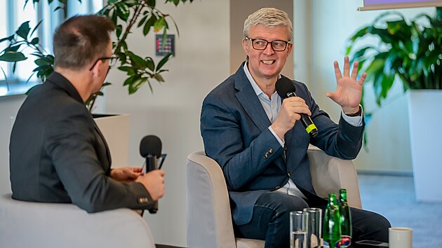 Setk&aacute;n&iacute; iDNES Lounge Premium se konalo v p&aacute;tek v českobudějovick&eacute;m Clarion Congress Hotelu. Vicepremi&eacute;r a ministr průmyslu a obchodu Karel Havl&iacute;ček (ANO) tam debatoval s podnikateli a představiteli veřejn&eacute;ho sektoru.