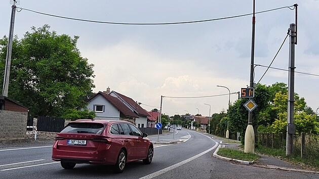Obcí Ostrov projíždí momentálně něco přes čtyři tisíce vozidel denně. (29. června 2026)