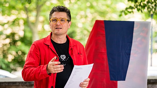 Ředitel Mezin&aacute;rodn&iacute;ho festivalu dokument&aacute;rn&iacute;ch filmů (MFDF) Ji.hlava Marek Hovorka představil plak&aacute;t, kter&yacute; bude poutat leto&scaron;n&iacute; jubilejn&iacute; 30. ročn&iacute;k t&eacute;to akce. Ta se uskutečn&iacute; od 23. ř&iacute;jna do 1. listopadu. (23. června 2026)