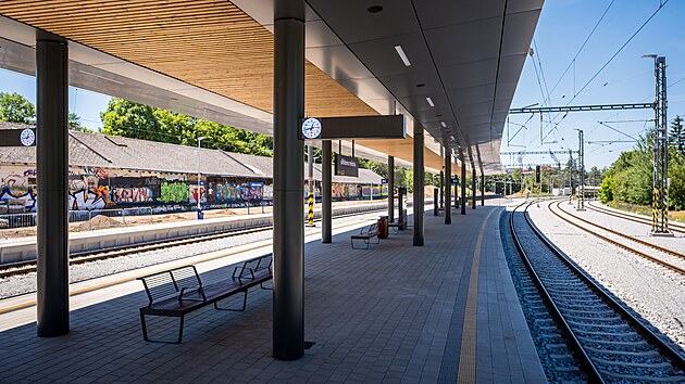 V Jihlavě se otevřel nový centrální dopravní terminál za 1,8 miliardy korun. Proměnila se v něj lokalita bývalého městského nádraží. Vyrostla tu zcela nová budova, přibyla i ulice. (24. června 2026)