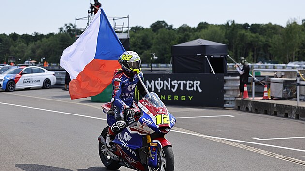 Česk&yacute; jezdec Moto2 Filip Salač vyjel při neděln&iacute;m z&aacute;vodě Velk&eacute; ceny Brna před dom&aacute;c&iacute;m publikem třet&iacute; m&iacute;sto. (21. června 2026)