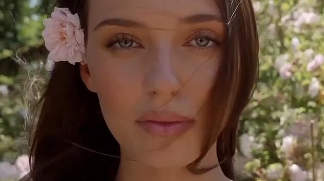 Charlotte Gott ve videoklipu I Could Be Mine (2026)